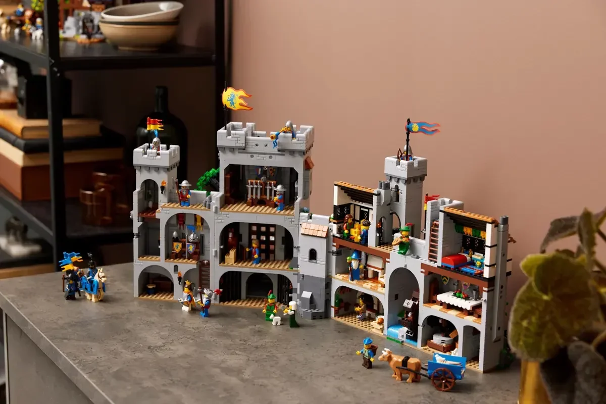 LEGO ICONS 10305 Löwenritterburg Bauset Mittelalter für Erwachsene