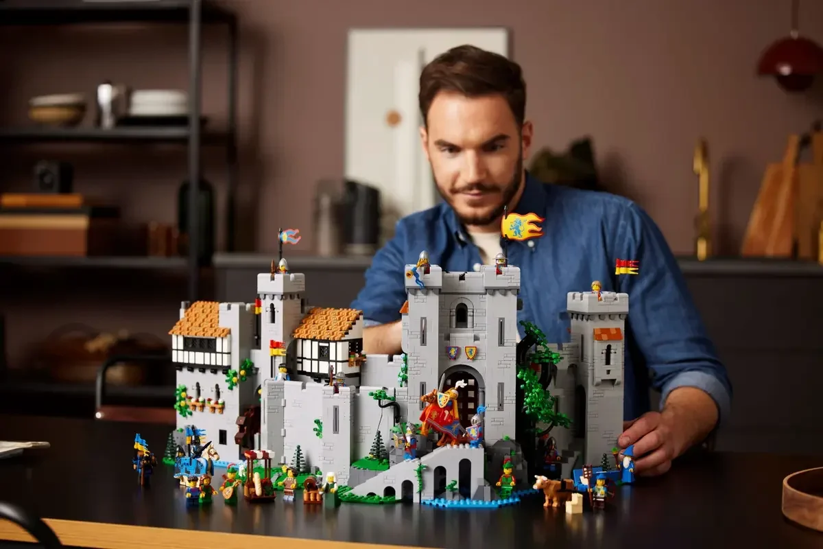 LEGO ICONS 10305 Löwenritterburg Bauset Mittelalter für Erwachsene