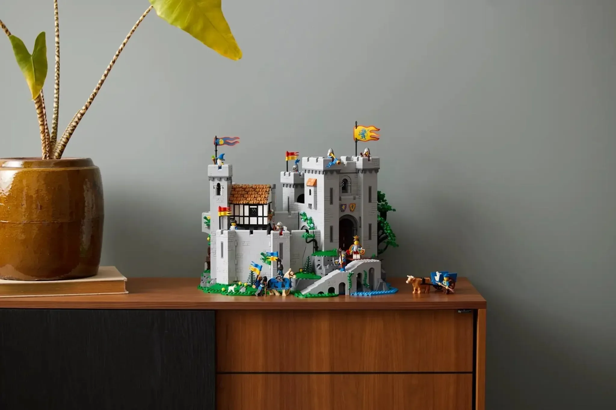 LEGO ICONS 10305 Löwenritterburg Bauset Mittelalter für Erwachsene