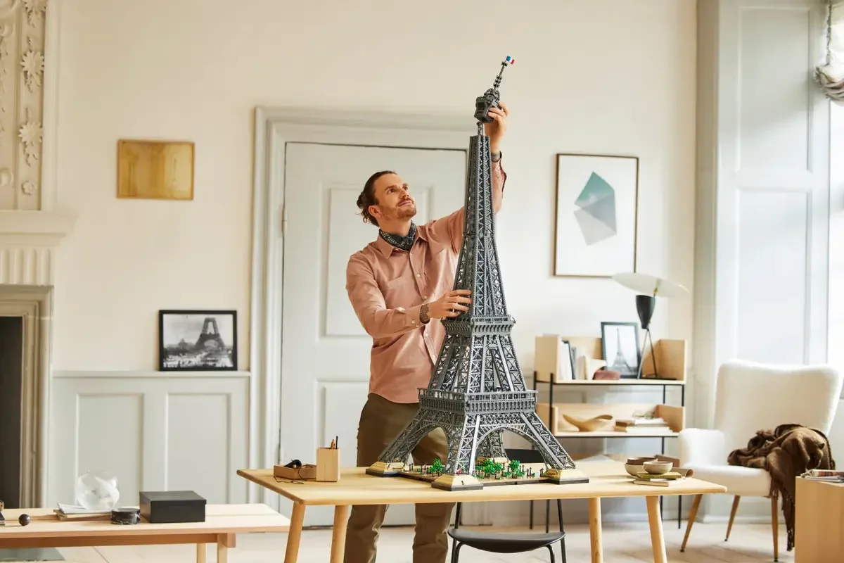 LEGO Eiffelturm 10307 Bauset für Erwachsene, 10001 Teile, 149 cm hoch