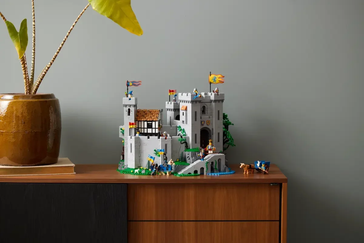 LEGO ICONS 10305 Löwenritterburg Bauset Mittelalter für Erwachsene